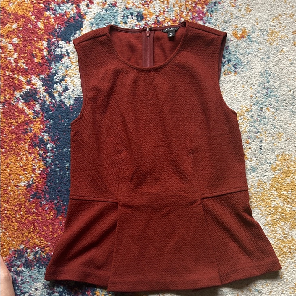 Ann Taylor Textured Tank Top in Deep Red